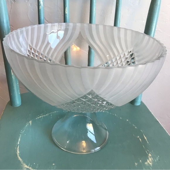 Vintage Crystal Frosted glass serving bowl,fruit‎ bowl punch bowl pedestal - Picture 1 of 7